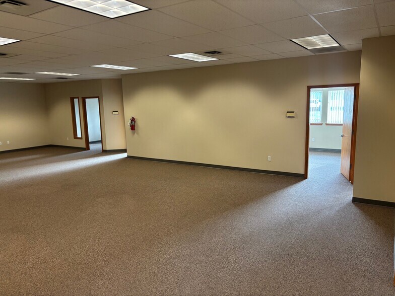 More Photos Of 2805 Saint Andrews Loop, Pasco Office For Lease