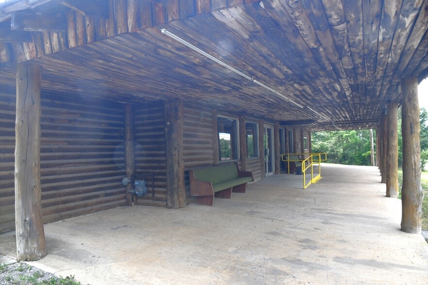 More Photos Of 138 Chestnut St, Marienville General Retail For Sale