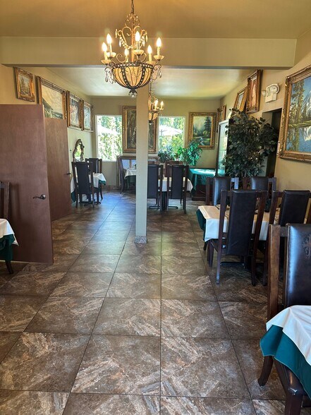 More Photos Of 7000 W Okanogan Pl, Kennewick Restaurant For Sale