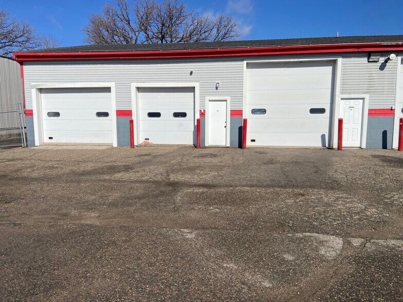 Primary Photo Of 295-297 37th St NE, Rochester Auto Repair For Lease