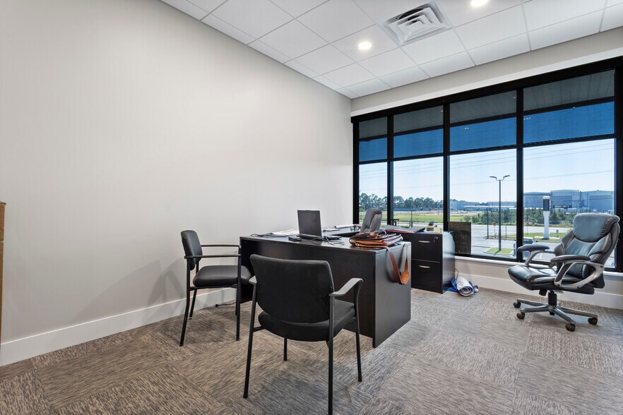 More Photos Of 13334 Seaway Rd, Gulfport Office For Lease