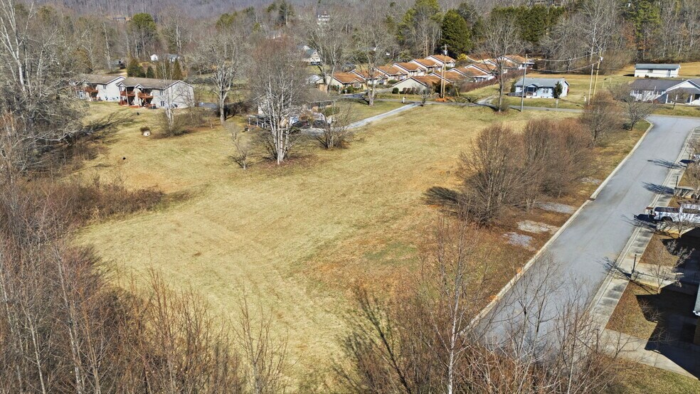 More Photos Of 520 Baird Cove Rd, Franklin Apartments For Sale