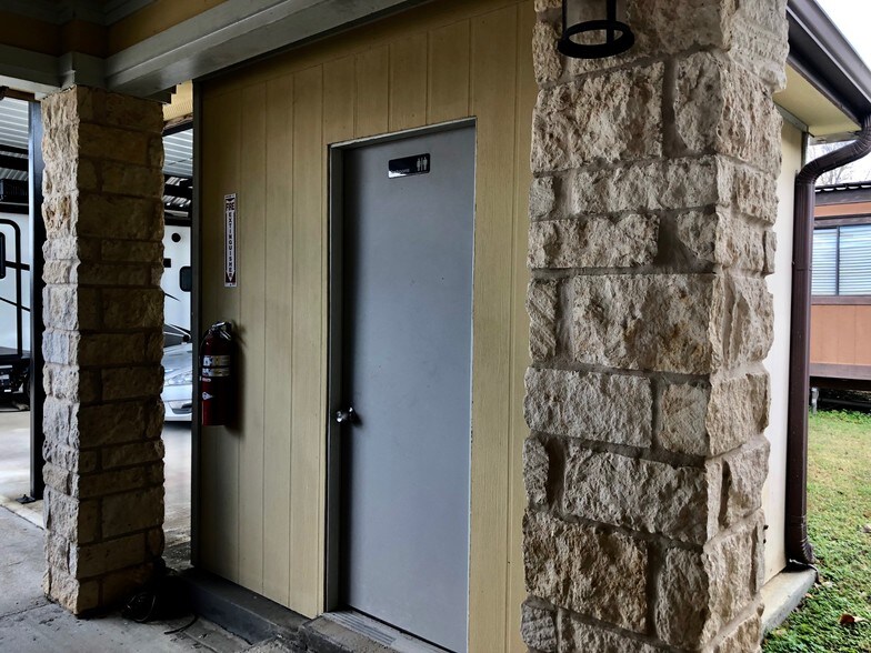 More Photos Of 18484 Clay Rd, Houston Flex For Lease