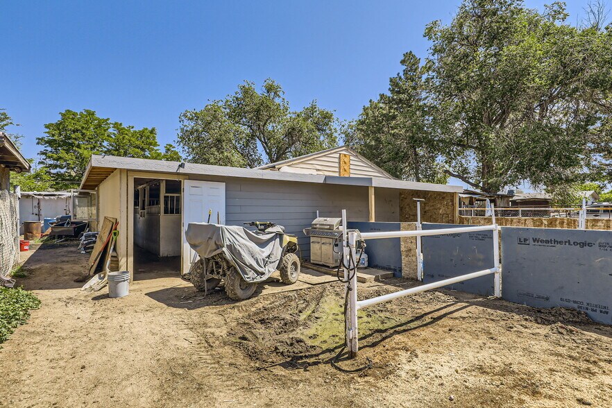 More Photos Of 8690 Verbena St, Commerce City Warehouse For Sale