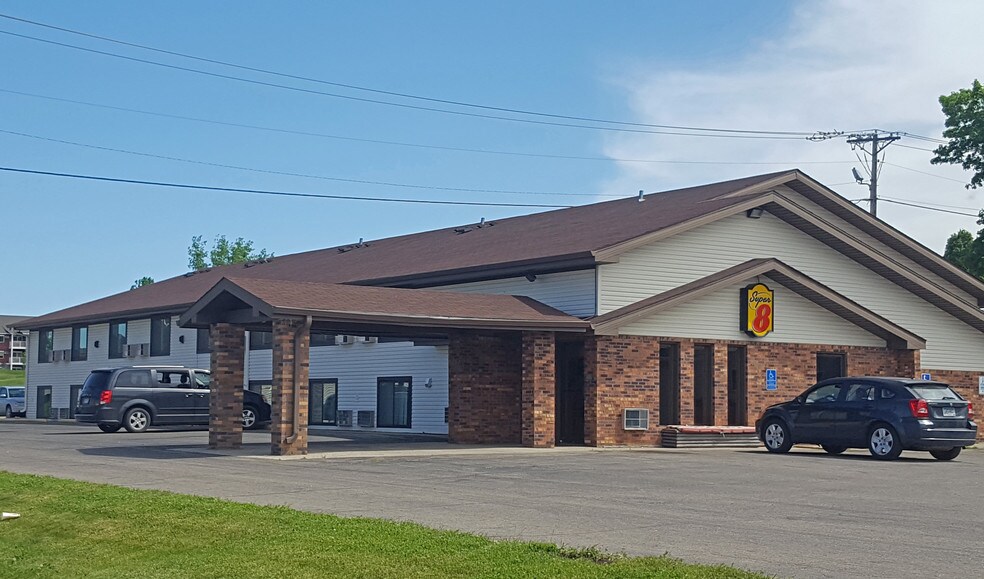 More Photos Of 2454 College Way, Fergus Falls Hotel For Sale