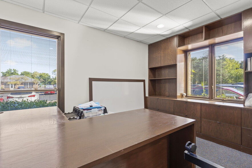 More Photos Of 73 E Wilson Bridge Rd, Worthington Office For Sale