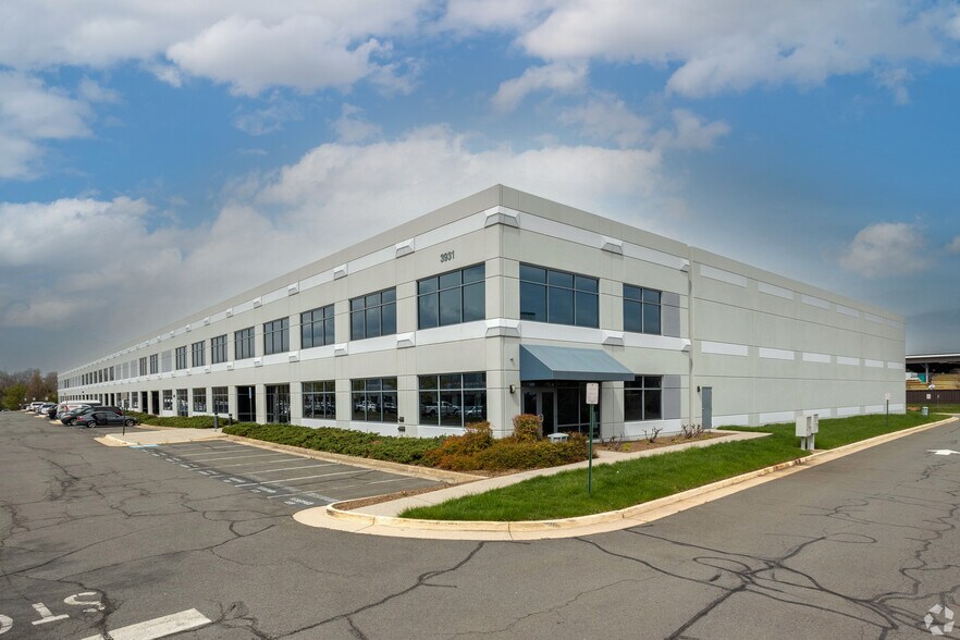 More Photos Of 3931 Avion Park Ct, Chantilly Warehouse For Lease