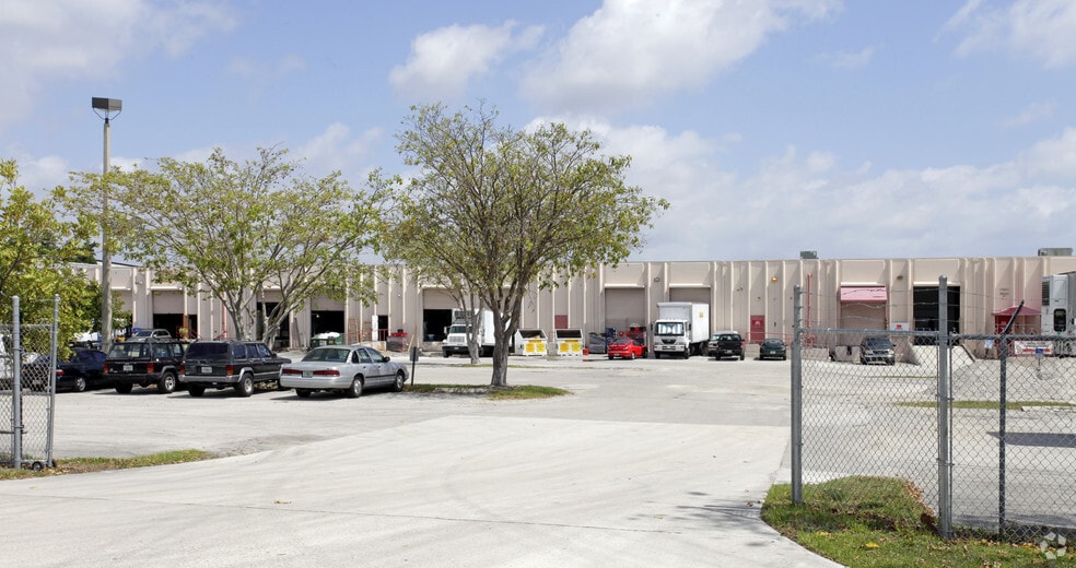 More Photos Of 950 W 13th St, Riviera Beach Warehouse For Lease