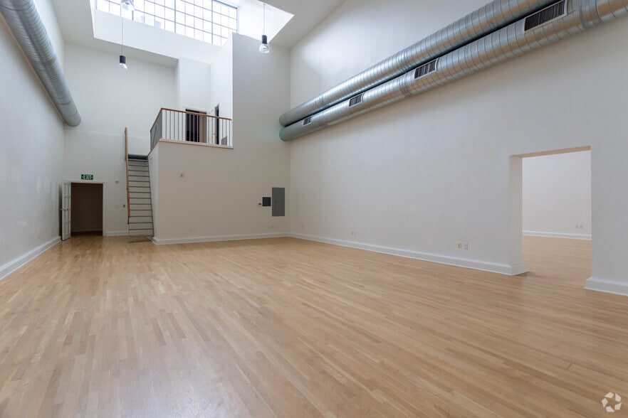 More Photos Of 6525 W Sunset Blvd, Los Angeles Loft Creative Space For Lease