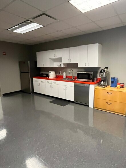 More Photos Of 600 Beacon Pkwy W, Birmingham Medical For Lease