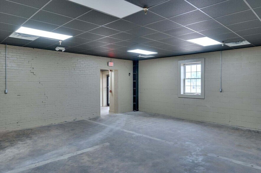 More Photos Of 200 N 13th St, Erwin Unknown For Lease