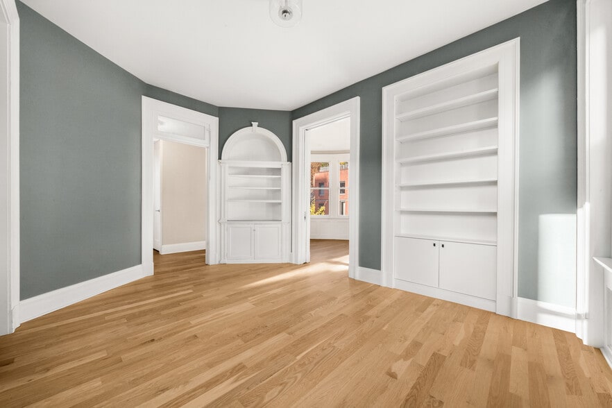 More Photos Of 402 W 20th St, New York Apartments For Sale