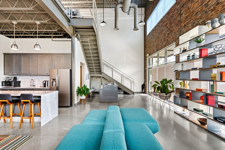 More Photos Of 7330 Exchange Dr, Orlando Warehouse For Sale