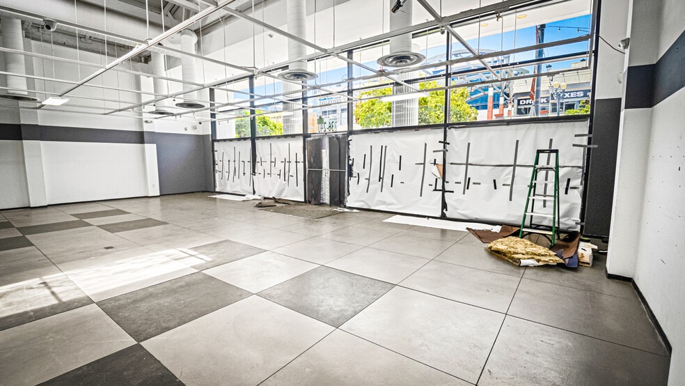 More Photos Of 236-242 Pine Ave, Long Beach Storefront Retail Office For Lease