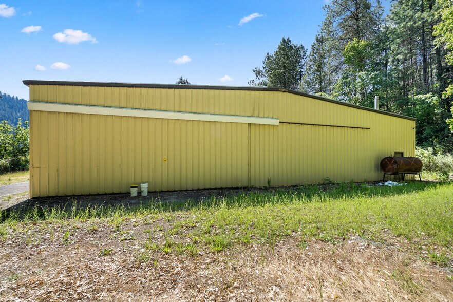 More Photos Of 80-142 Lower Wolf Creek Rd, Wolf Creek Warehouse For Sale