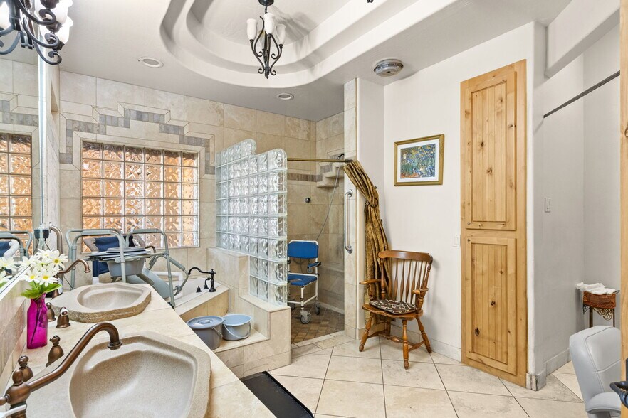 More Photos Of 10027 E Hillview St, Mesa Assisted Living For Sale
