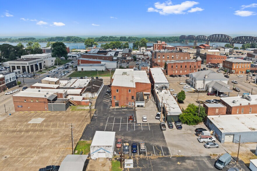 More Photos Of 120 N Elm St, Henderson Storefront Retail Residential For Sale