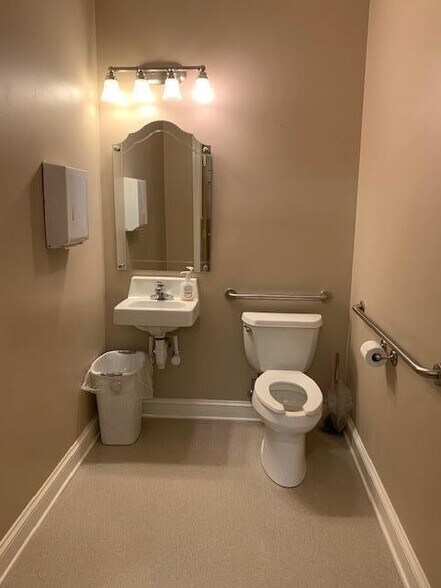 More Photos Of 1565 S Main St, Greenville Medical For Sale