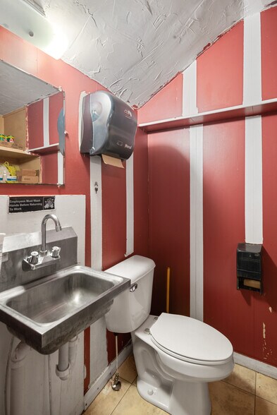 More Photos Of 125 N Newton St, Middleton Restaurant For Sale