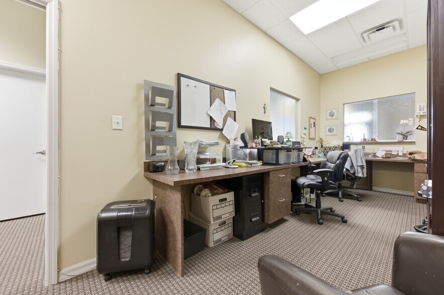 More Photos Of 17407 Bridge Hill Ct, Tampa Medical For Sale