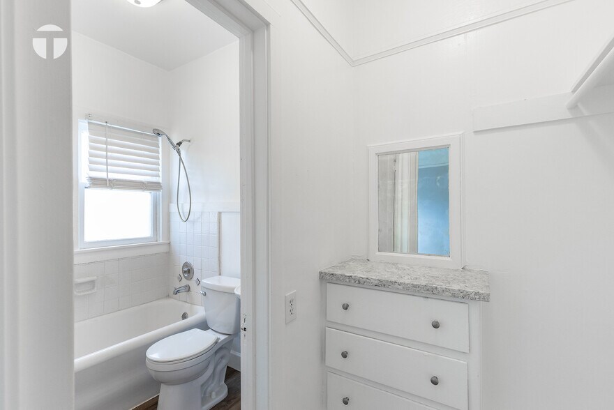 More Photos Of 916-926 22nd St, Sacramento Apartments For Sale