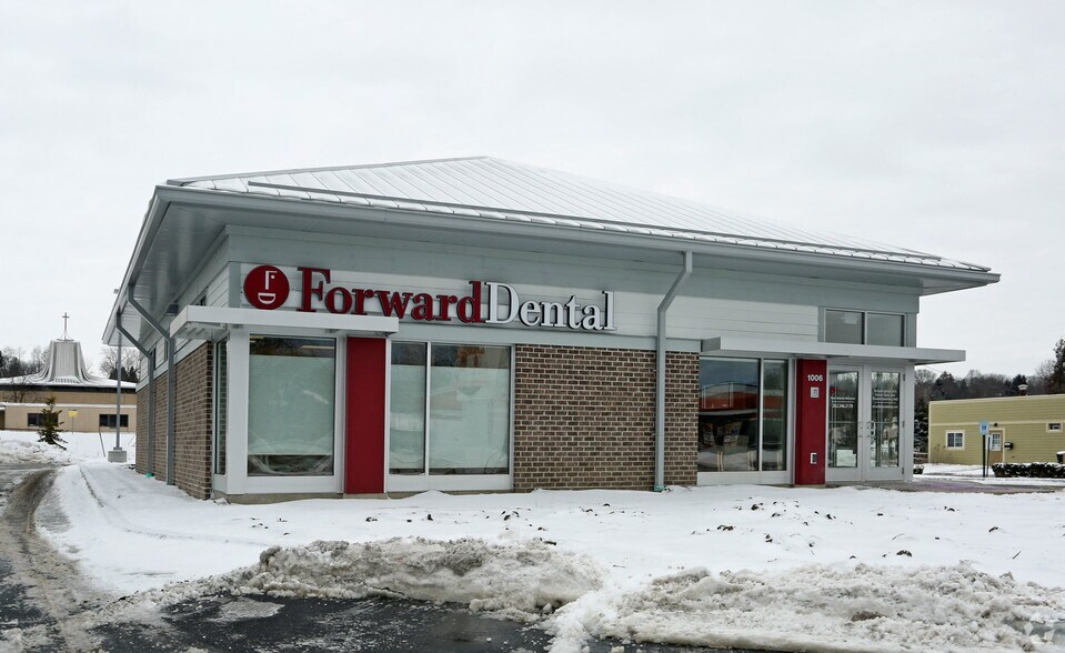 More Photos Of 1006 S Main St, West Bend Medical For Sale