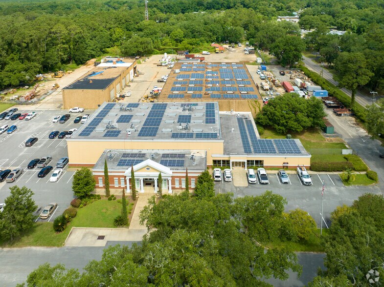 Primary Photo Of 4702-4708 Capital Cir NW, Tallahassee Manufacturing For Sale
