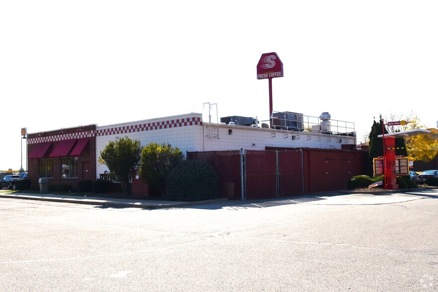 More Photos Of 16 Weller Dr, Tipp City Restaurant For Sale