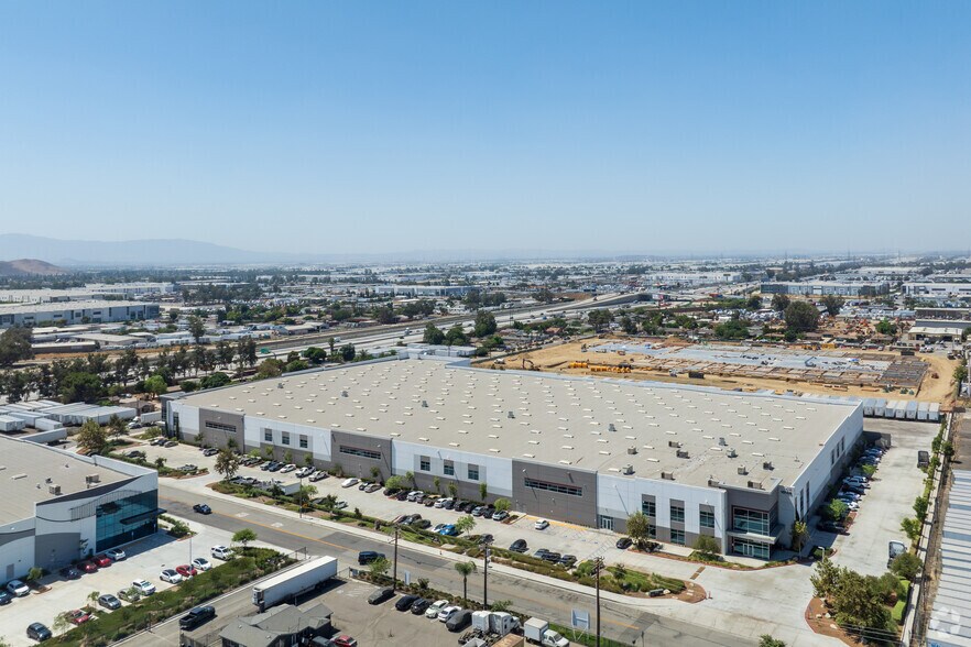 More Photos Of 10156 Live Oak Ave, Fontana Distribution For Lease