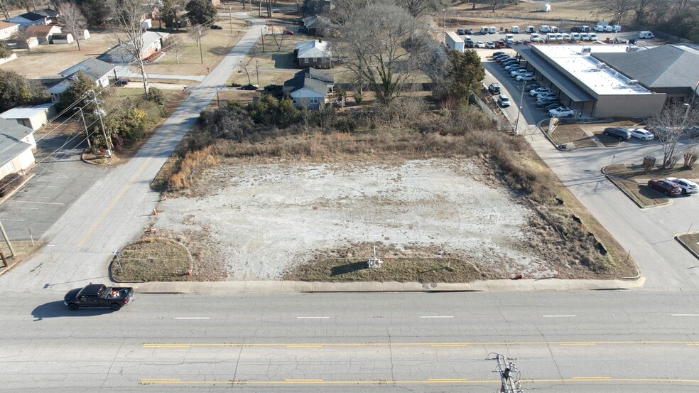 More Photos Of 644 NE Main St, Simpsonville Land For Lease