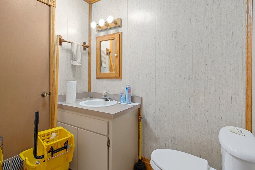 More Photos Of 62 Highway 40 W, Inglis Medical For Sale