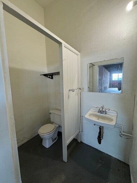 More Photos Of 2266 E 38th St, Vernon Warehouse For Lease