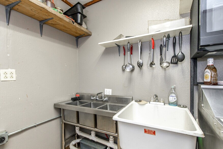 More Photos Of 104 Amber Ln, Springhill Specialty For Sale