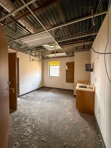 More Photos Of 70 N 31st St, Clinton Healthcare For Sale