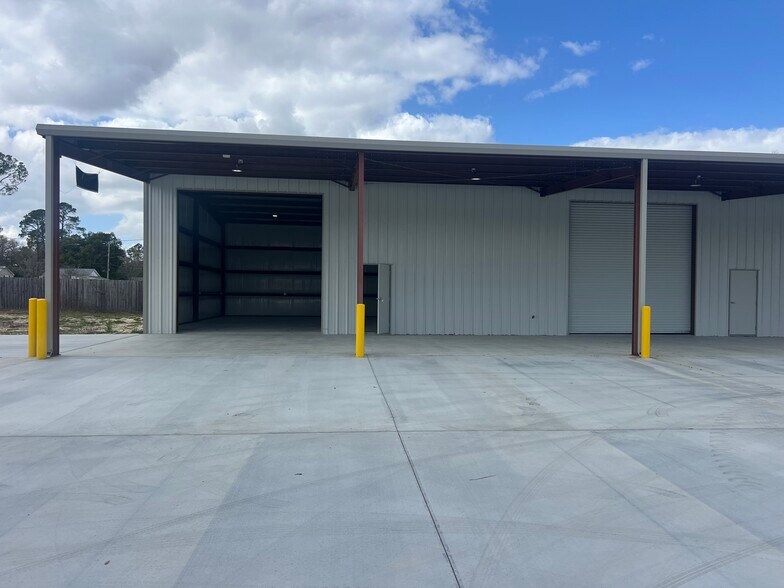 More Photos Of 201 N Palm St, Jesup Warehouse For Lease