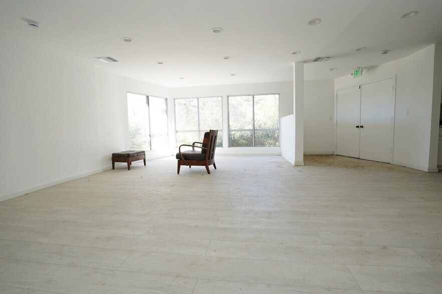 More Photos Of 33716 Hubbard Rd, Acton Flex For Lease