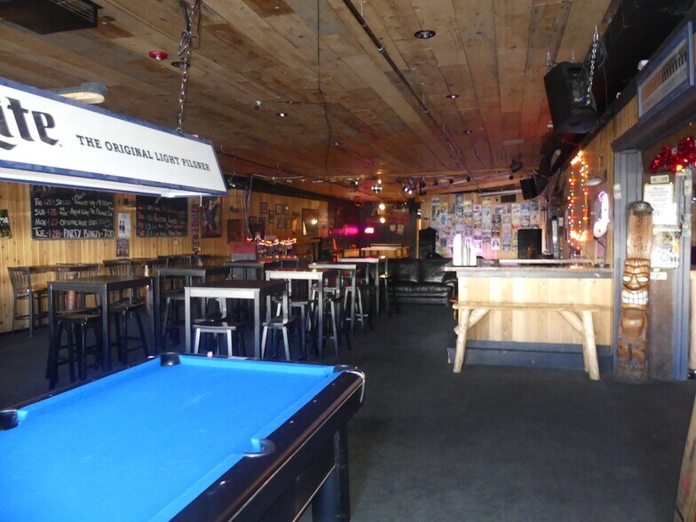 More Photos Of 304 E Lake St, McCall Bar For Sale