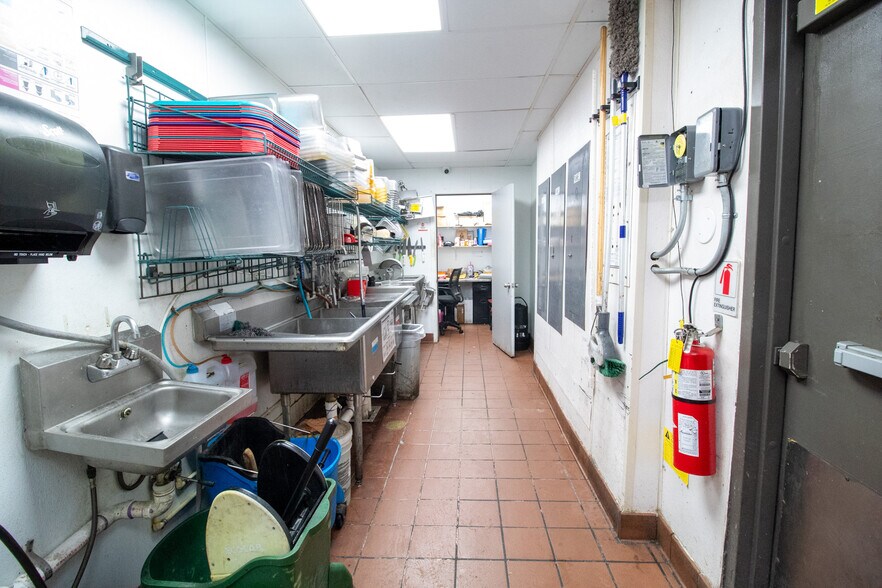 More Photos Of 504 W Vine St, Kissimmee Restaurant For Sale