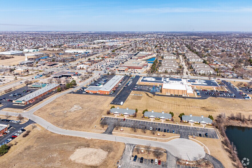 More Photos Of 858-863 Center Ct, Shorewood Office For Lease