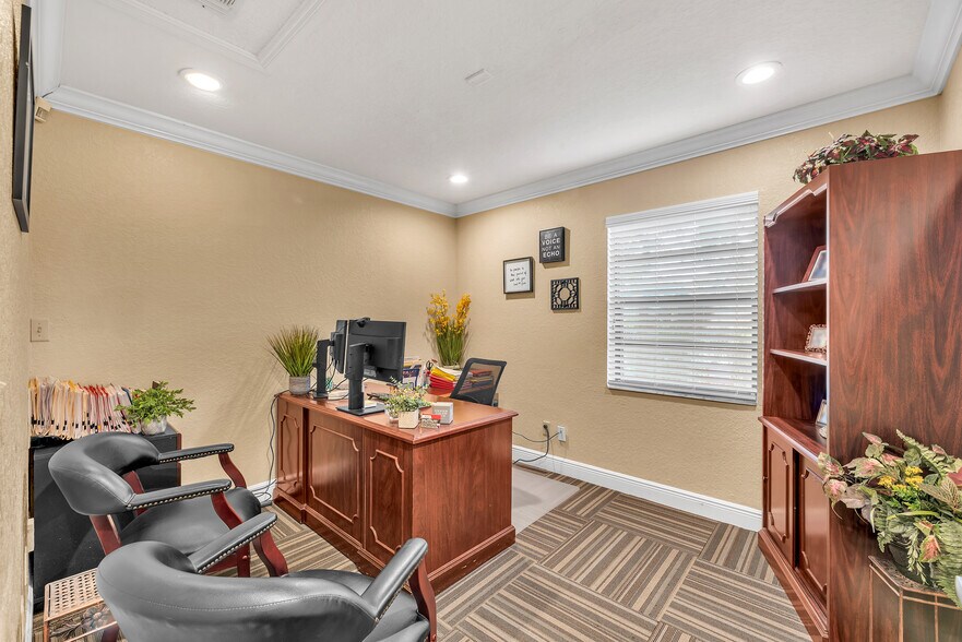 More Photos Of 308 Elizabeth St, Brandon Office For Lease