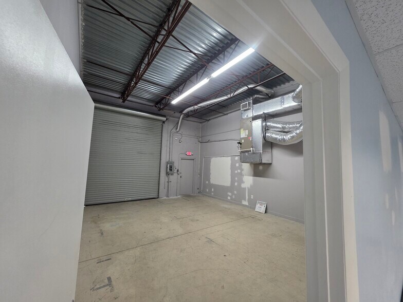 More Photos Of 5500-5546 Haines Rd N, Saint Petersburg General Retail For Lease