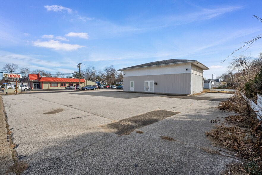 More Photos Of 901 Crown Point Rd, Westville Office For Lease