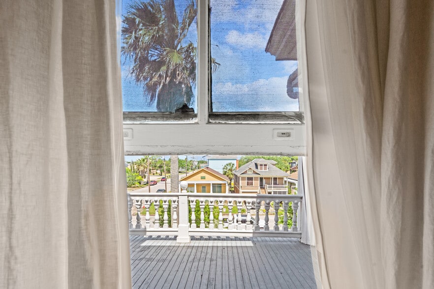 More Photos Of 1103 33rd St, Galveston Hotel For Sale