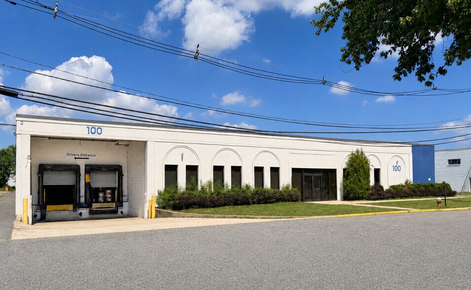 Primary Photo Of 100 Triangle Blvd, Carlstadt Warehouse For Lease