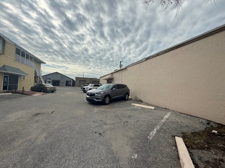 More Photos Of 520 E Venice Ave, Venice Storefront For Lease