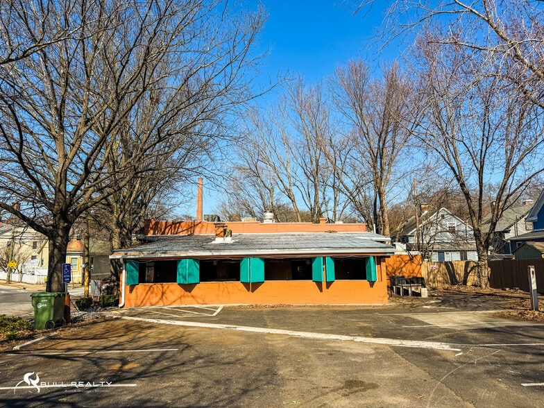 More Photos Of 242 SE Boulevard, Atlanta Restaurant For Sale