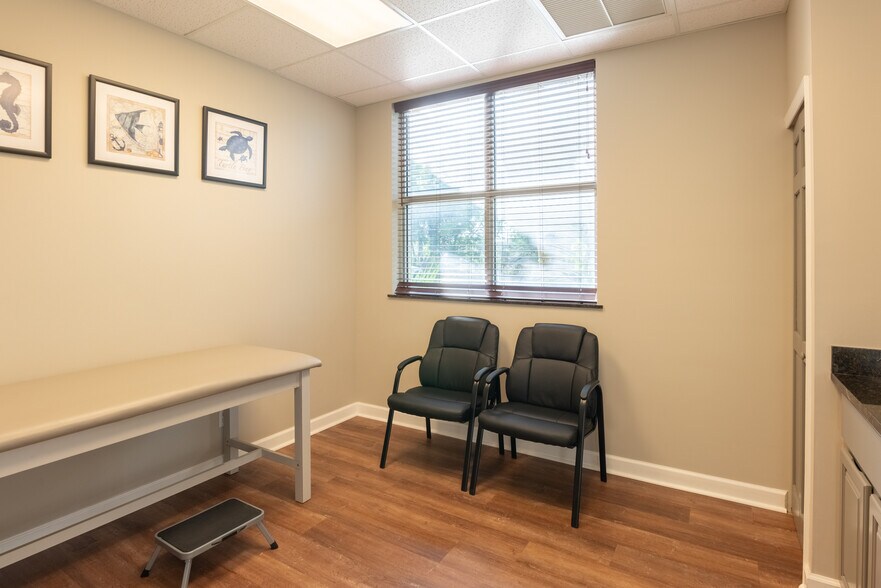 More Photos Of 12959 Palms West Dr, Loxahatchee Medical For Sale