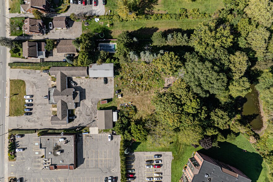 More Photos Of 139 Queensway W, Simcoe Hotel For Lease