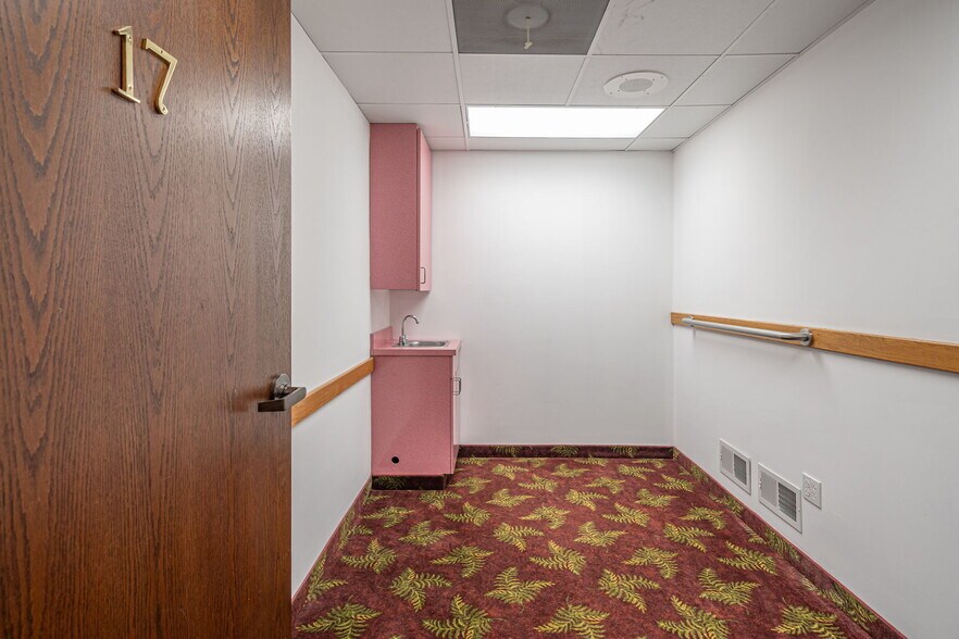 More Photos Of 1080 Caroline Dr, Washington Office For Sale