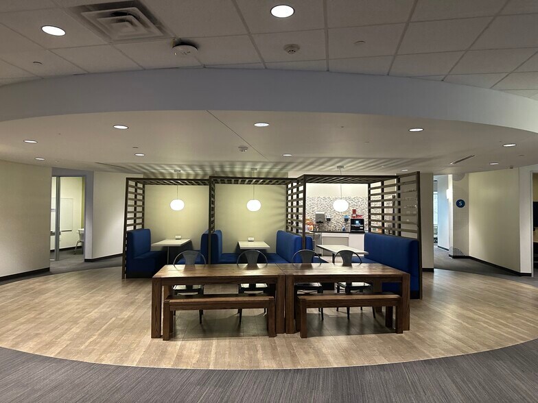 More Photos Of 5601 Headquarters Dr, Plano Office For Sale